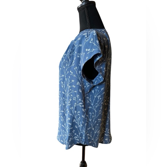 41 Hawthorn Women’s Medium Blue Floral V Neck Blouse Top Casual Workwear - Picture 3 of 7